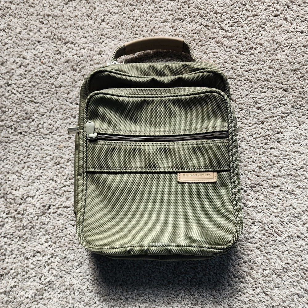 Briggs & Riley Green Toiletry Bag